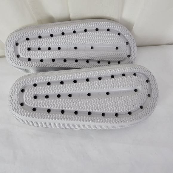 Cushionaire Flo Cloud Thong Sandal Light Gray Size 9 NWT - Picture 5 of 6